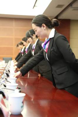 【内训课件】物业一线员工服务意识及沟通技巧之摄影服务